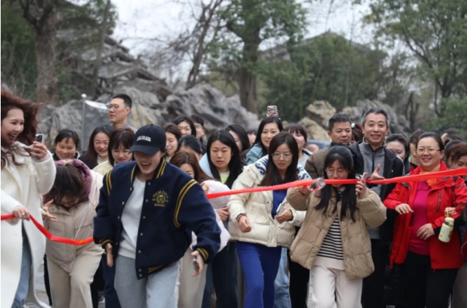 市城投集團(tuán)開(kāi)展“團(tuán)結(jié)一心 拼搏進(jìn)取 奮戰(zhàn)2025”迎新年登山、健步走活動(dòng)